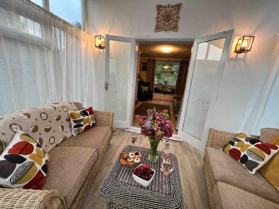 Holiday home Charming Hedgehog With Ev Charger *